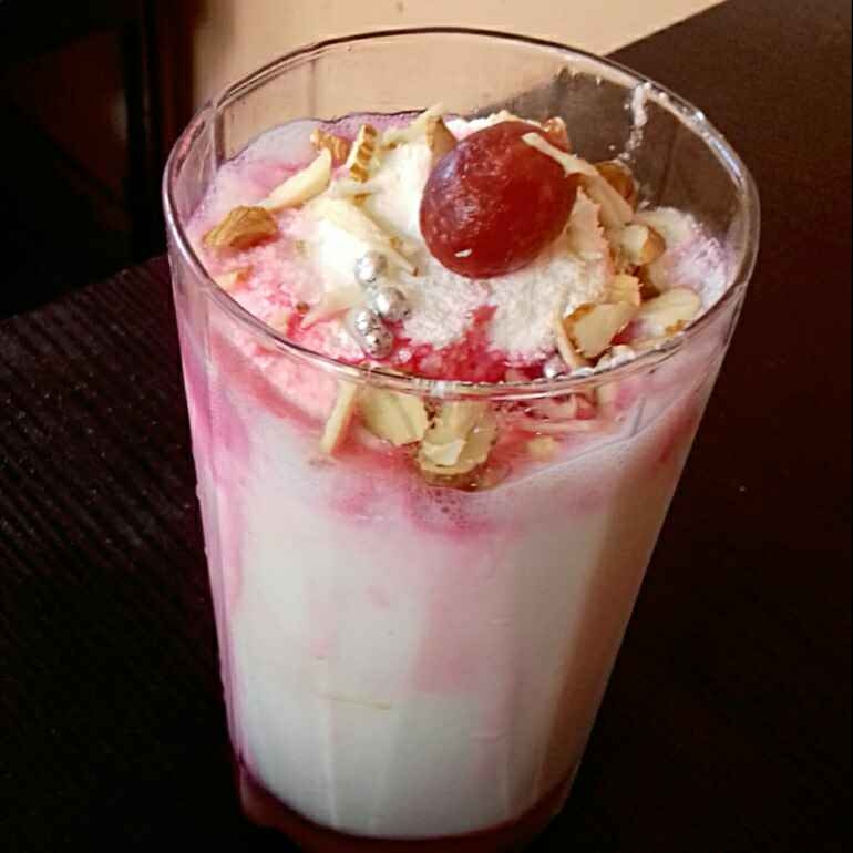 strawberry lassi with ice cream